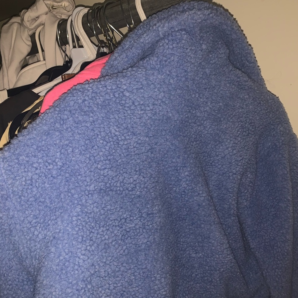 Blue fluffy sweatshirt zipper up